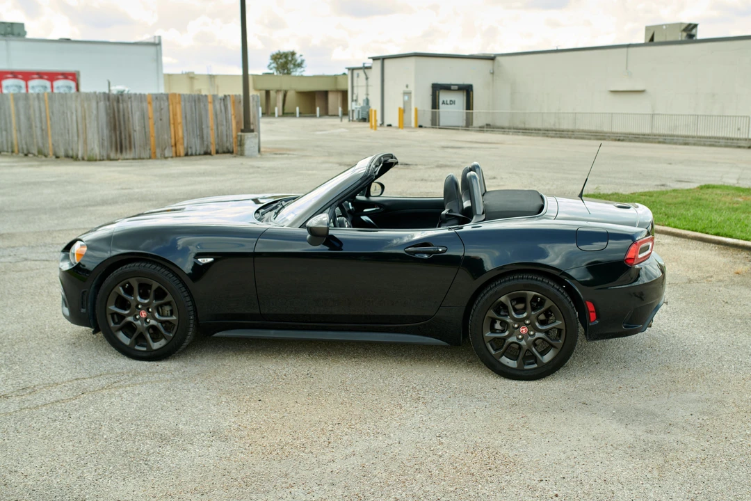 2017 Fiat 124 Spider - Image 9 of 31
