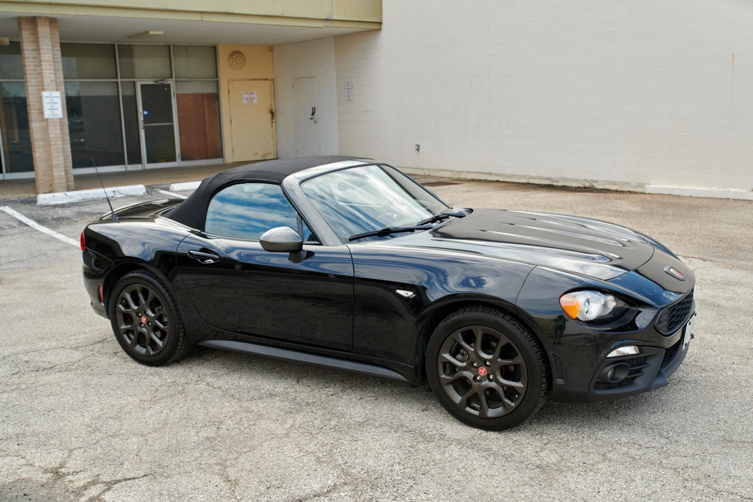 2017 Fiat 124 Spider - Image 25 of 31