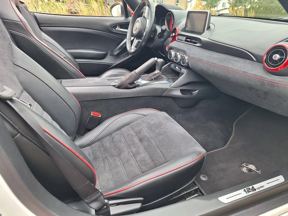 2017 Fiat 124 Spider - Image 7 of 20