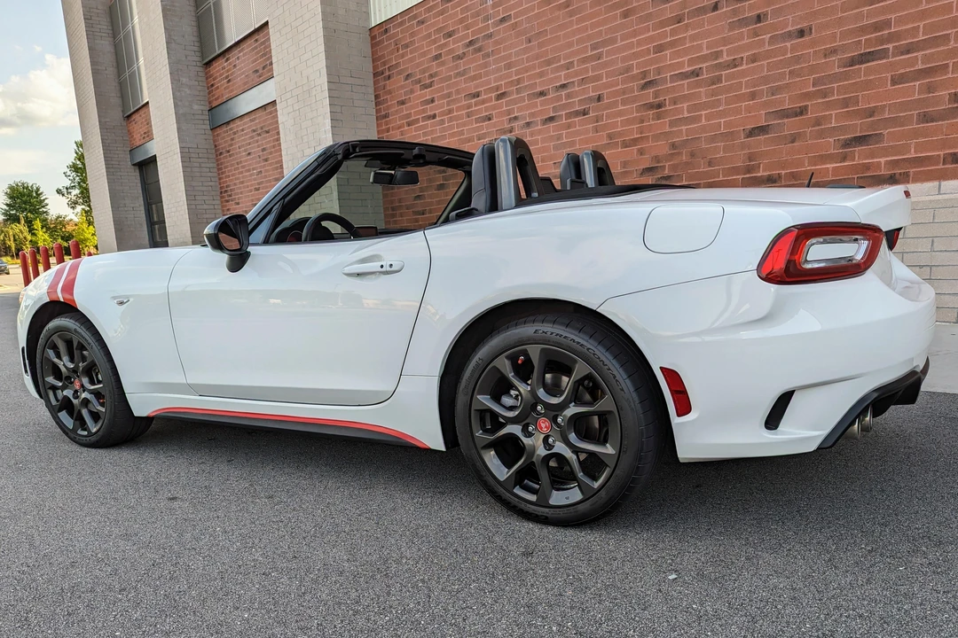 2017 Fiat 124 Spider - Image 16 of 31
