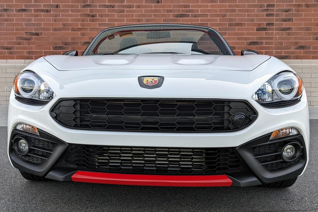 2017 Fiat 124 Spider - Image 2 of 31