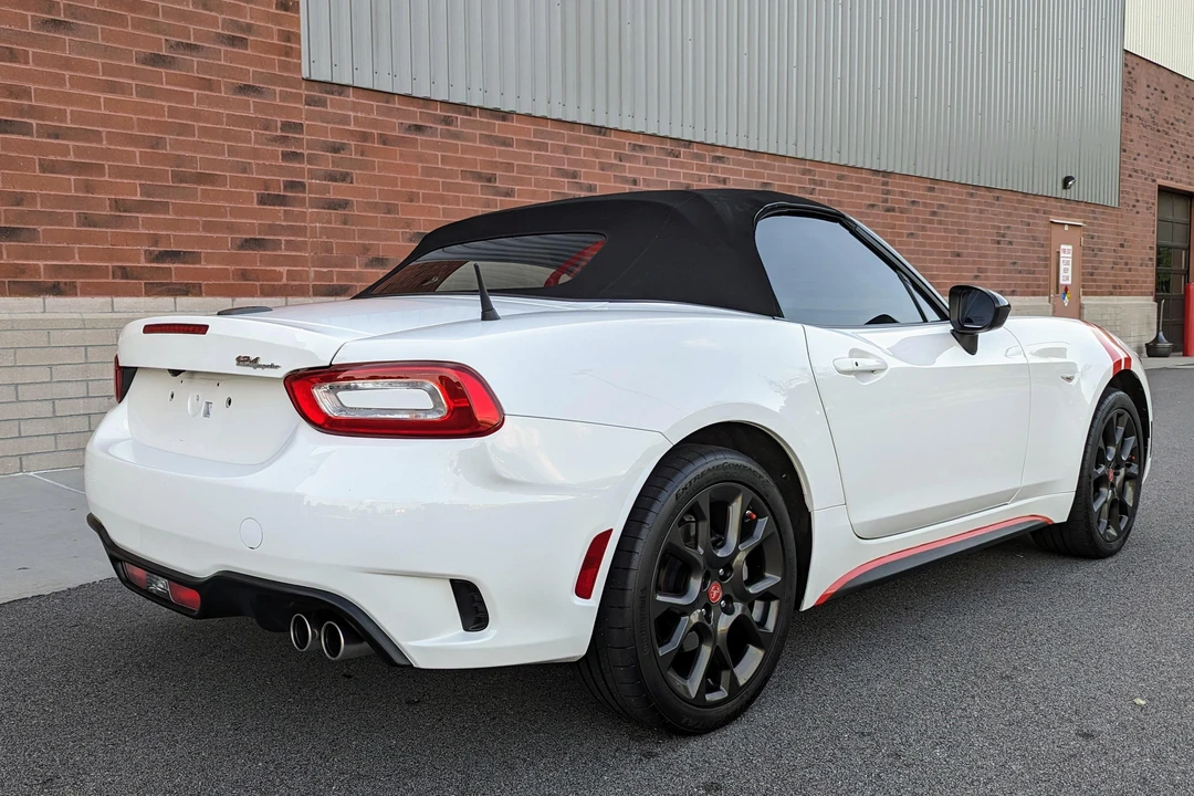 2017 Fiat 124 Spider - Image 21 of 31