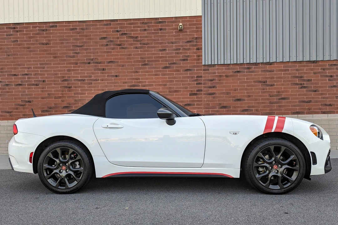 2017 Fiat 124 Spider - Image 23 of 31