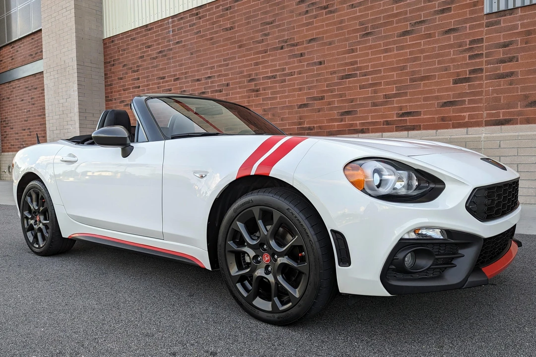 2017 Fiat 124 Spider - Image 24 of 31