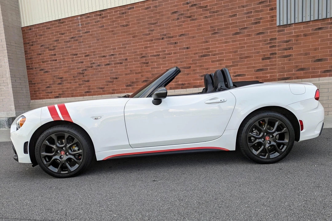 2017 Fiat 124 Spider - Image 14 of 31