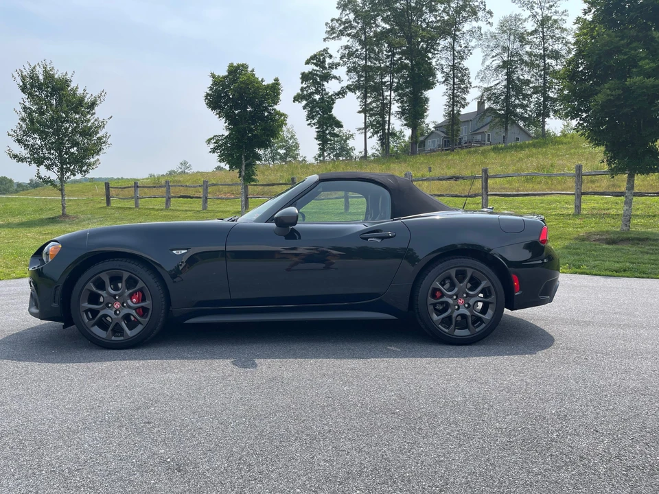 2017 Fiat 124 Spider - Image 15 of 31