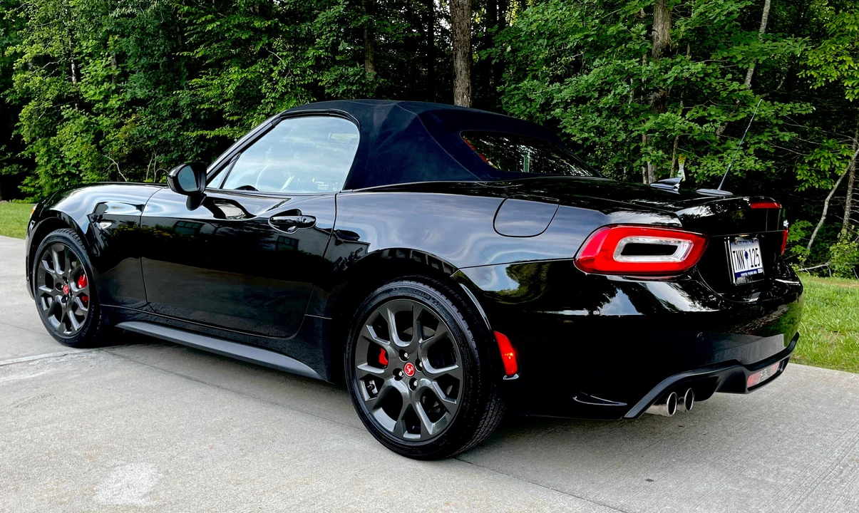 2017 Fiat 124 Spider - Image 18 of 31