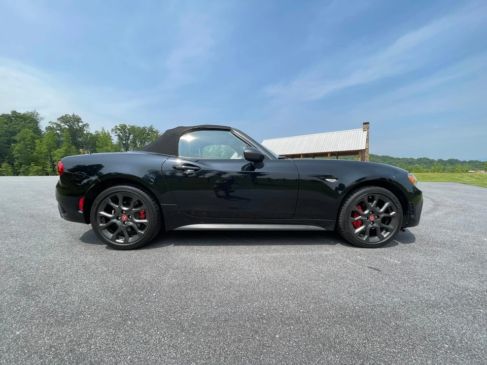2017 Fiat 124 Spider - Image 23 of 31