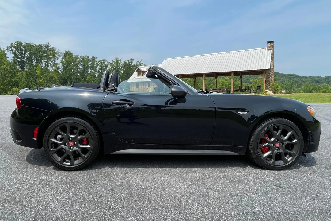 2017 Fiat 124 Spider - Image 10 of 31