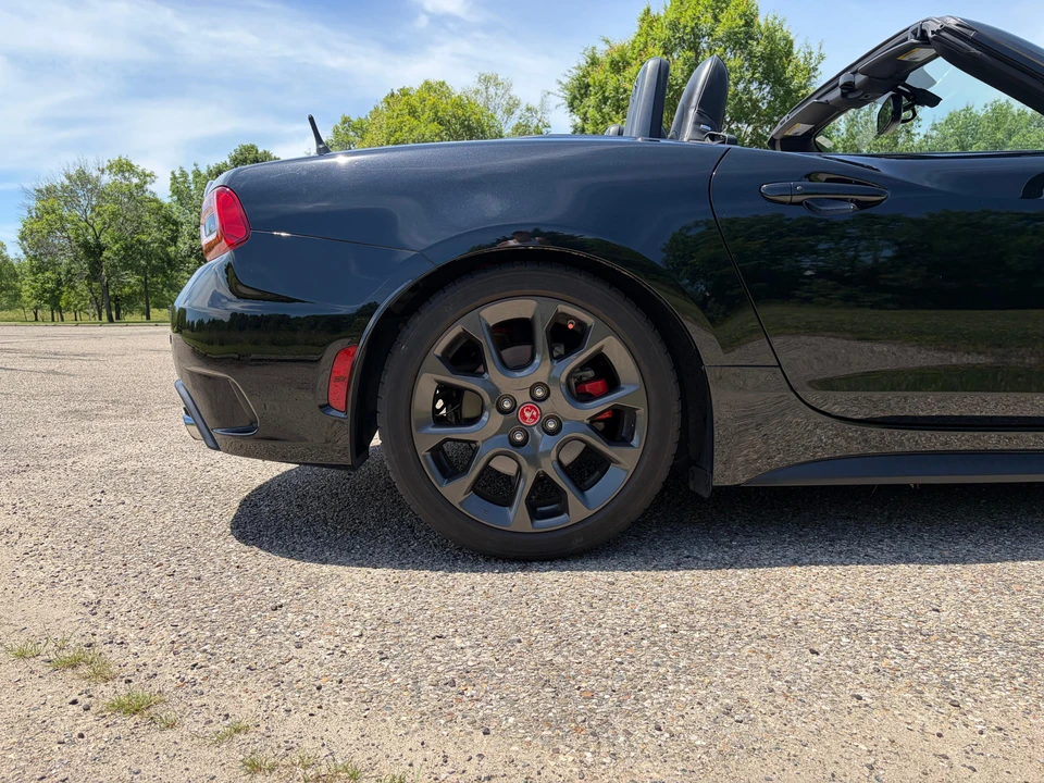 2017 Fiat 124 Spider - Image 23 of 31