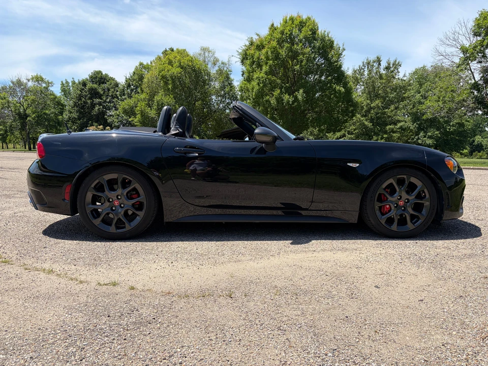 2017 Fiat 124 Spider - Image 11 of 31
