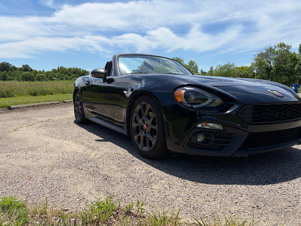 2017 Fiat 124 Spider - Image 14 of 31