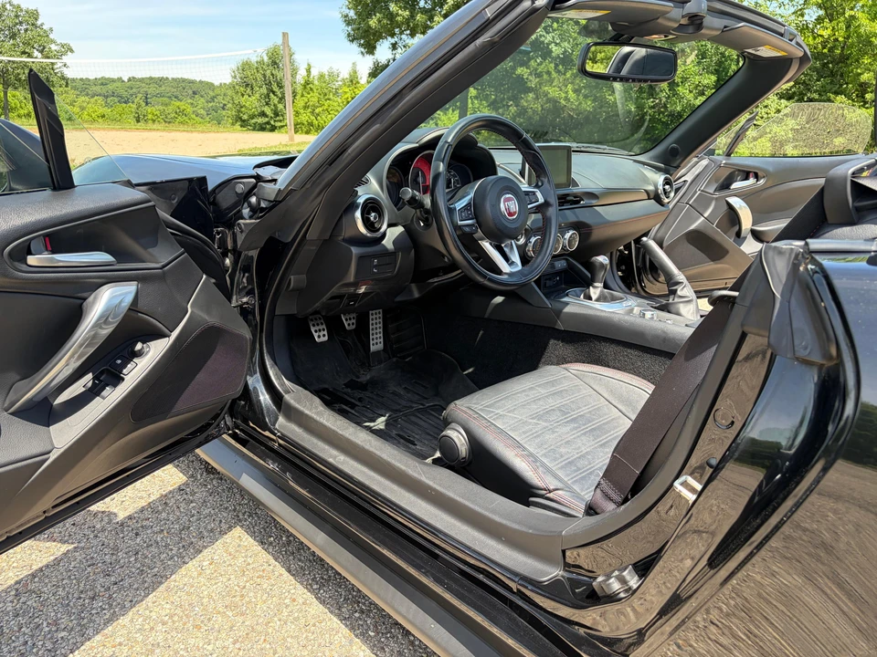 2017 Fiat 124 Spider - Image 30 of 31