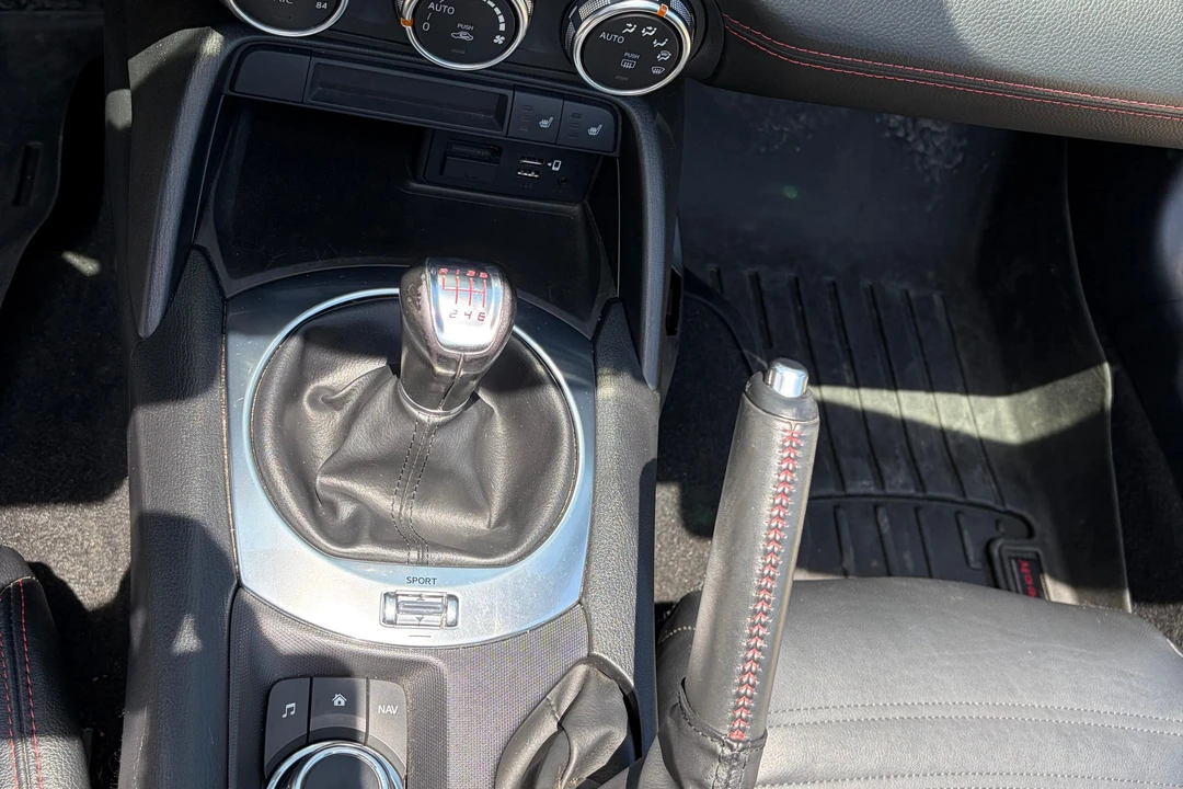 2017 Fiat 124 Spider - Image 27 of 31