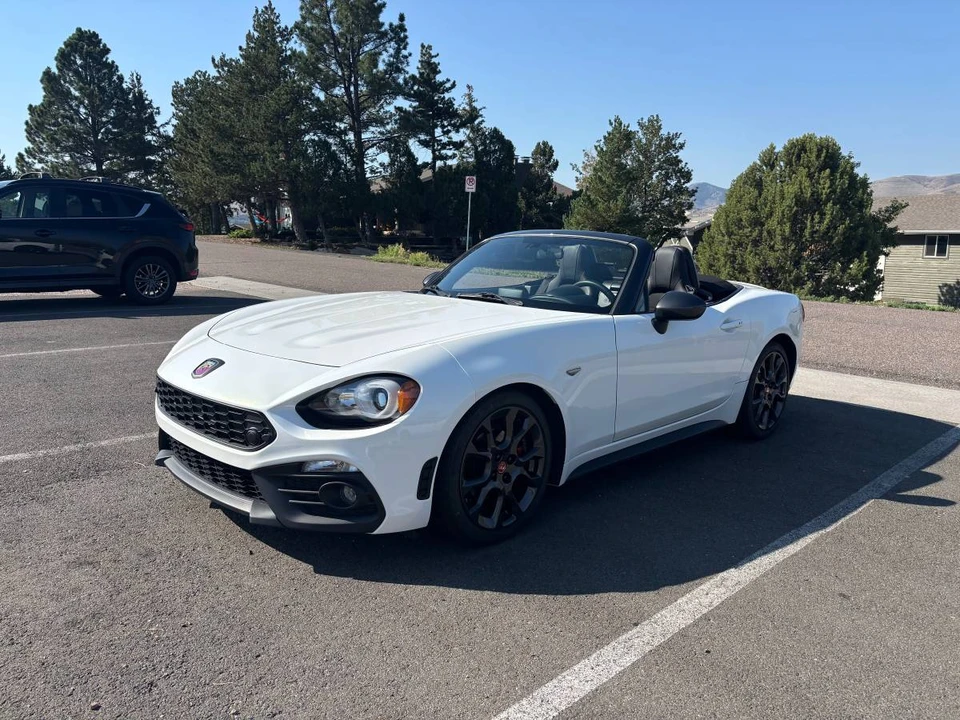 2017 Fiat 124 Spider - Image 2 of 19