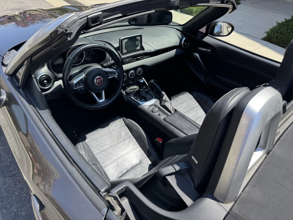 2017 Fiat 124 Spider - Image 27 of 31