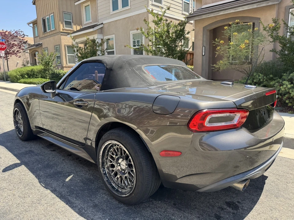 2017 Fiat 124 Spider - Image 2 of 31