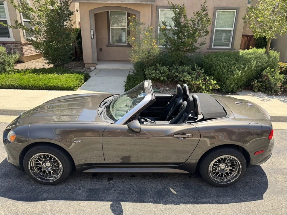 2017 Fiat 124 Spider - Image 22 of 31