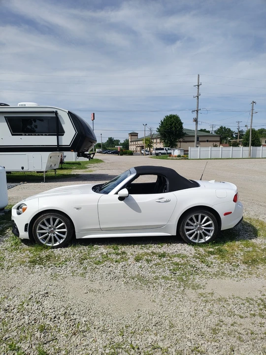 2017 Fiat 124 Spider - Image 11 of 15