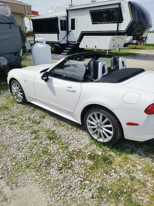 2017 Fiat 124 Spider - Image 2 of 15