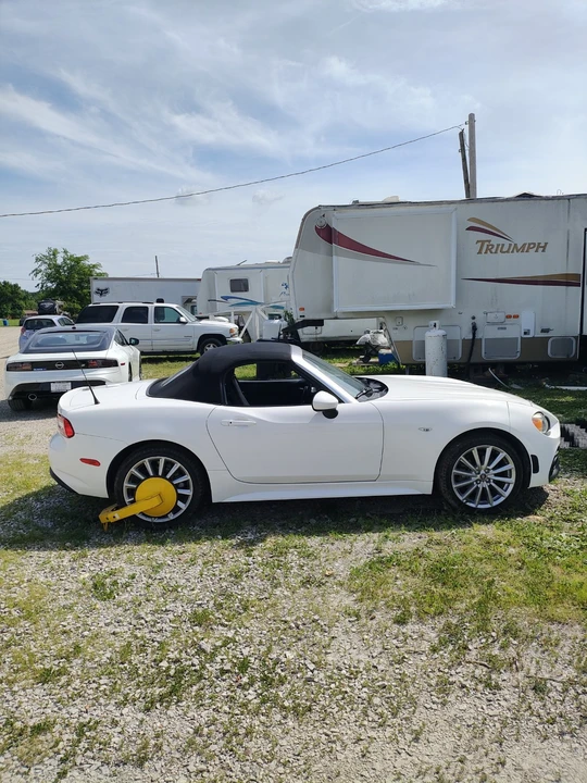 2017 Fiat 124 Spider - Image 8 of 15