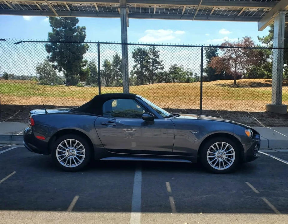 2017 Fiat 124 Spider - Image 4 of 14