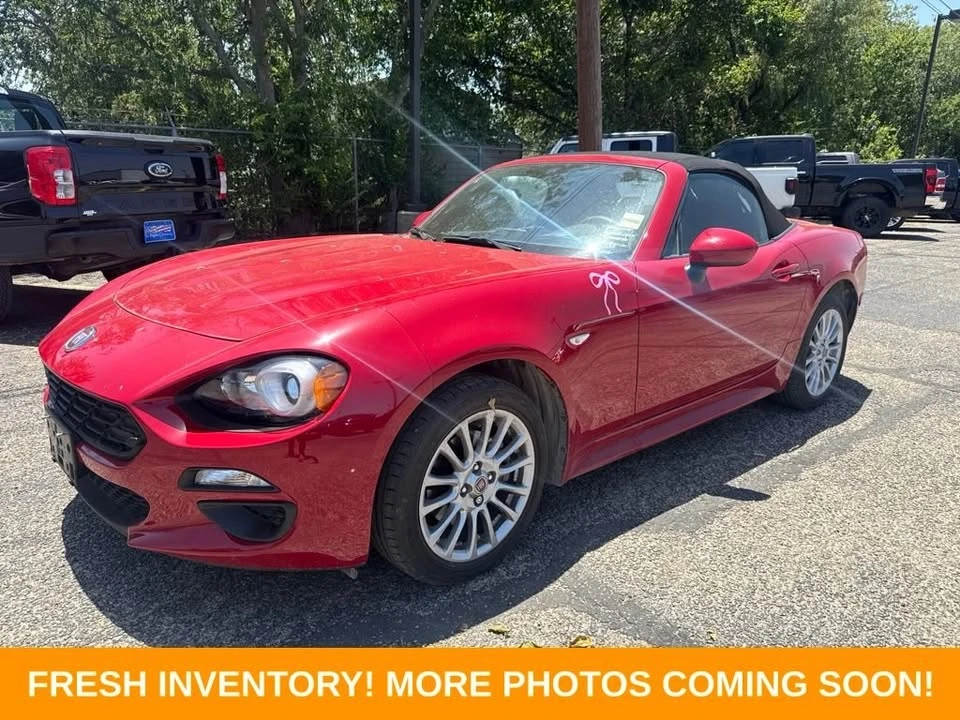2017 Fiat 124 Spider - Image 2 of 3