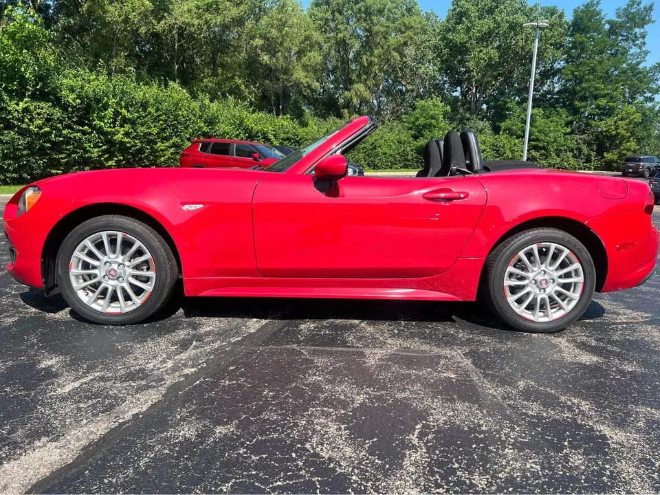 2017 Fiat 124 Spider - Image 2 of 14
