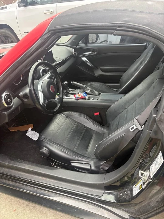 2017 Fiat 124 Spider - Image 2 of 3