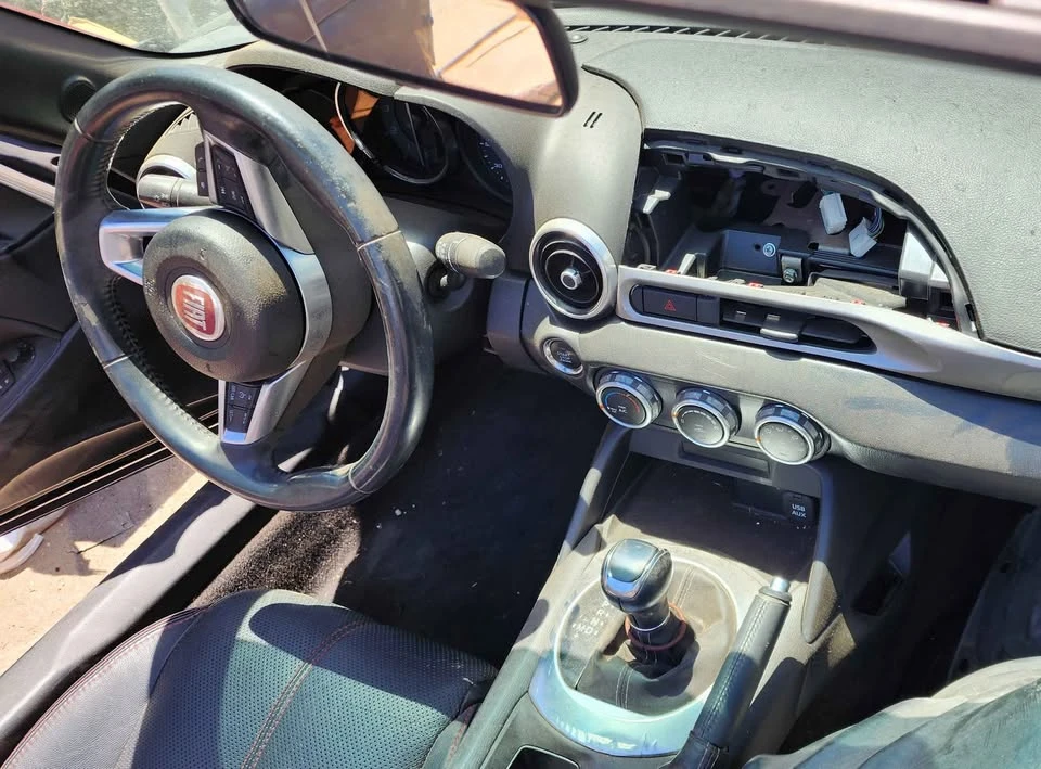 2017 Fiat 124 Spider - Image 8 of 17