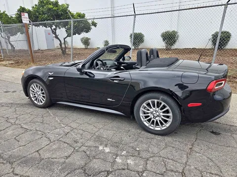 2017 Fiat 124 Spider Classica Convertible 2D