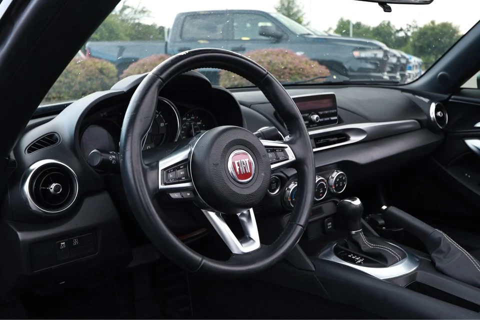 2017 Fiat 124 Spider - Image 8 of 8