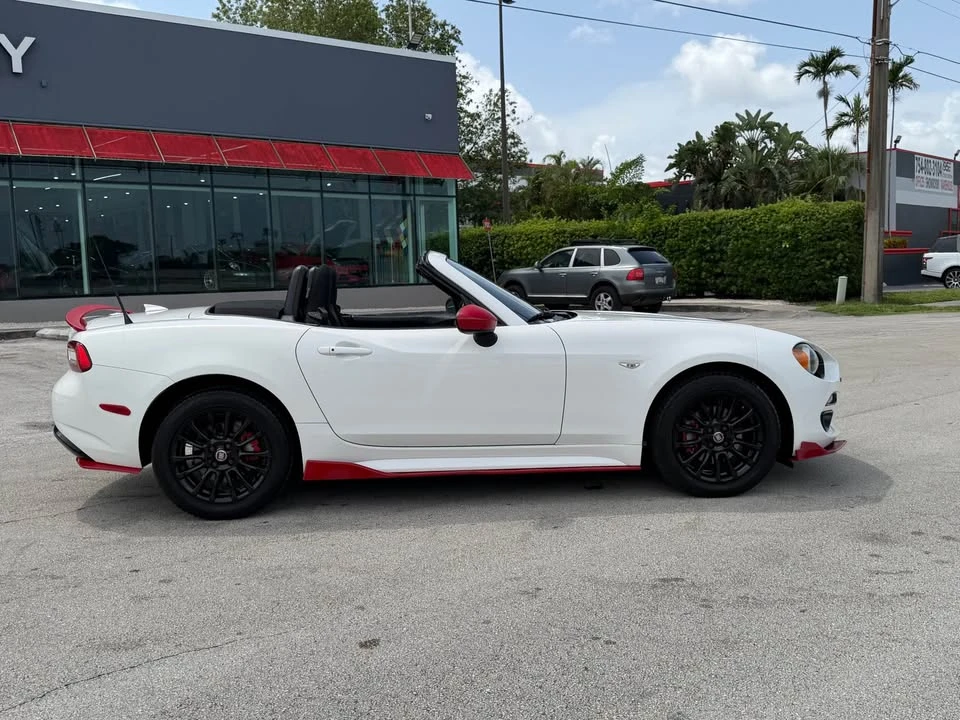 2017 Fiat 124 Spider - Image 2 of 10