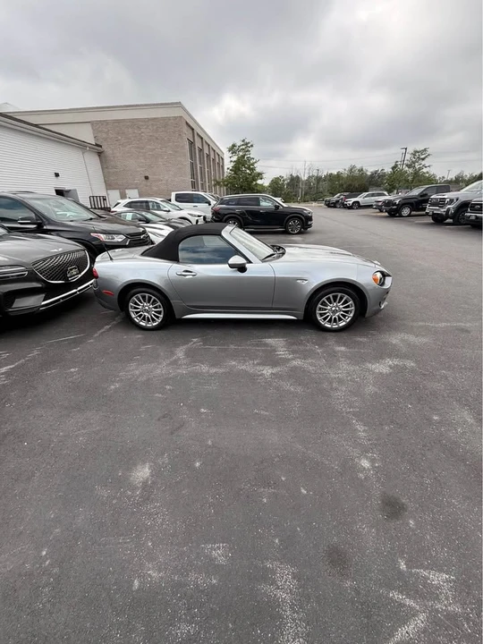 2017 Fiat 124 Spider - Image 2 of 4