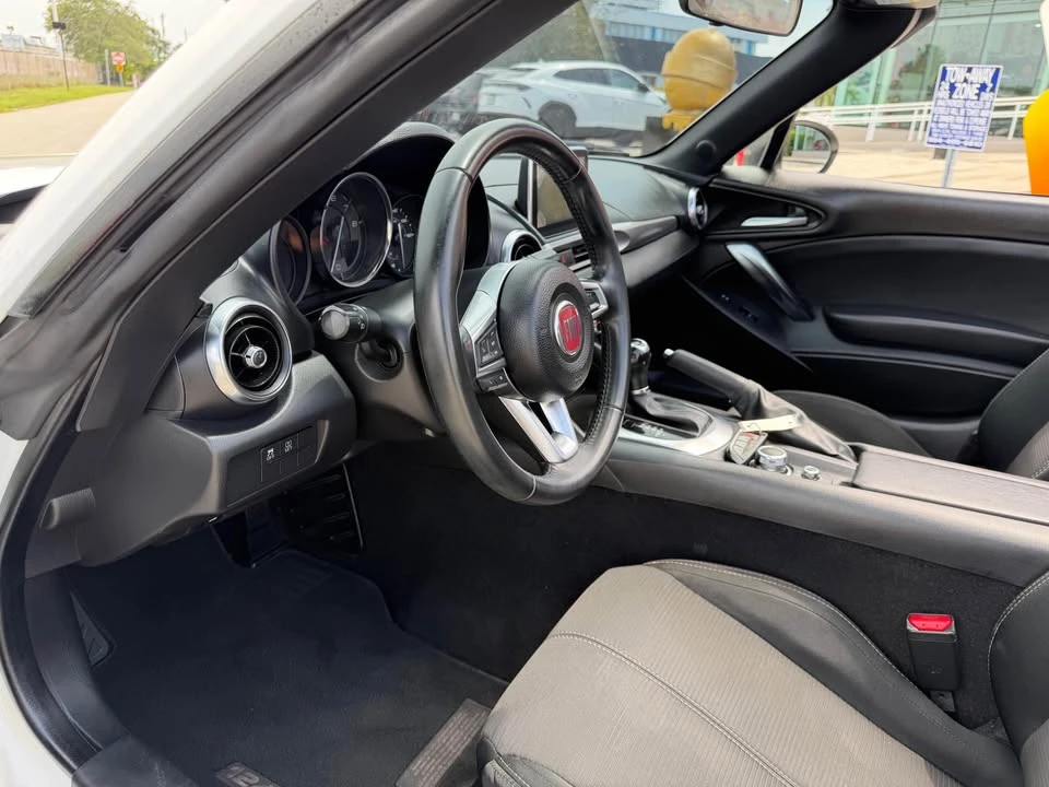 2017 Fiat 124 Spider - Image 5 of 10