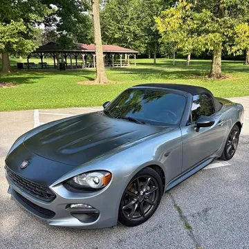 2017 Fiat 124 Spider Classica Convertible 2D