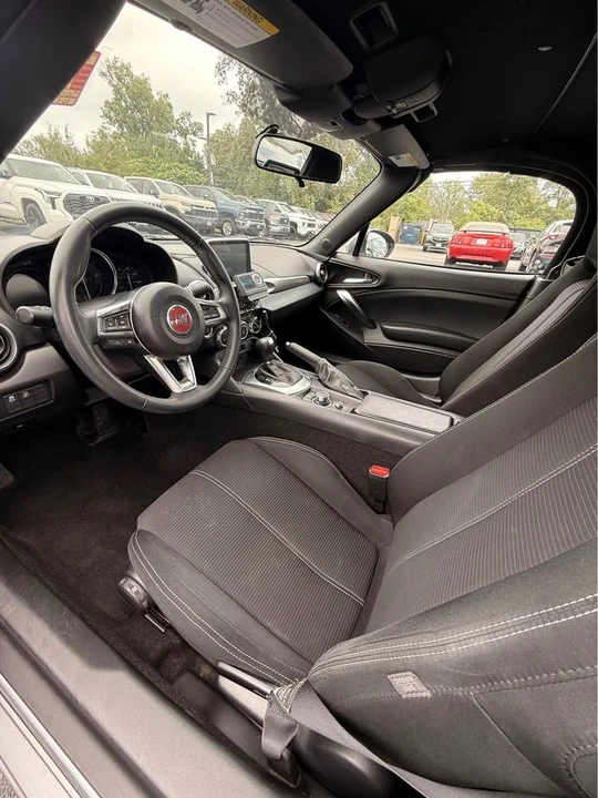 2017 Fiat 124 Spider - Image 4 of 4