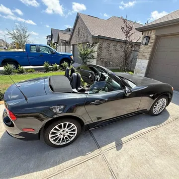 2017 Fiat 124 Spider Classica Convertible 2D