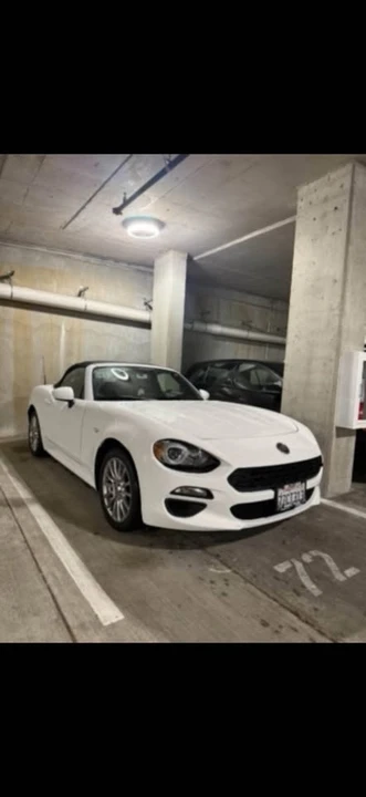2017 Fiat 124 Spider - Image 2 of 7