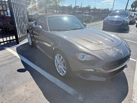 2017 Fiat 124 Spider Classica Convertible 2D