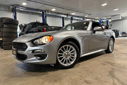 2017 Fiat 124 Spider Classica Convertible 2D