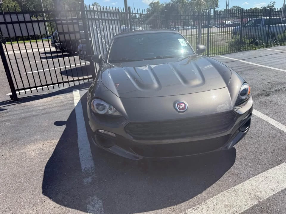 2017 Fiat 124 Spider - Image 2 of 4