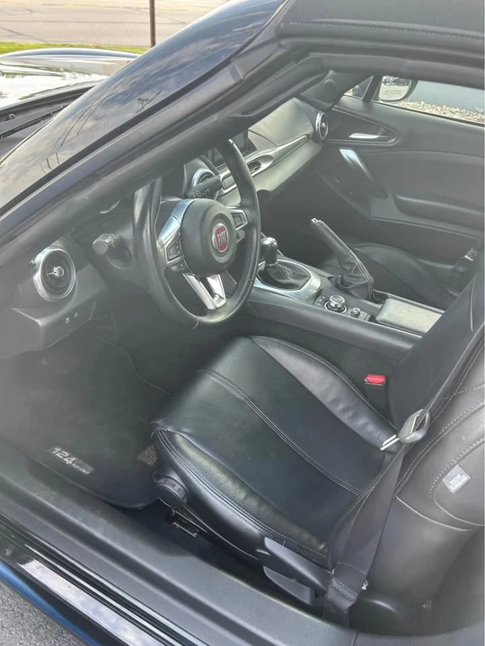 2017 Fiat 124 Spider - Image 4 of 4