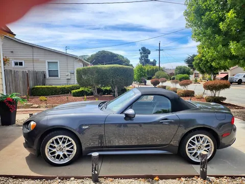 2017 Fiat 124 Spider Classica Convertible 2D