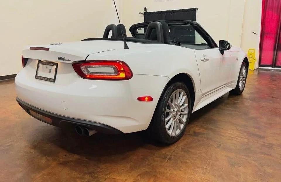 2017 Fiat 124 Spider - Image 15 of 20