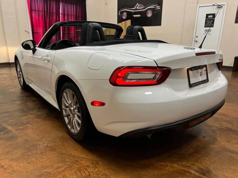 2017 Fiat 124 Spider - Image 11 of 20