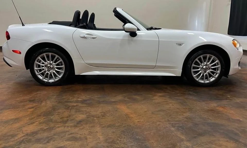 2017 Fiat 124 Spider - Image 10 of 20