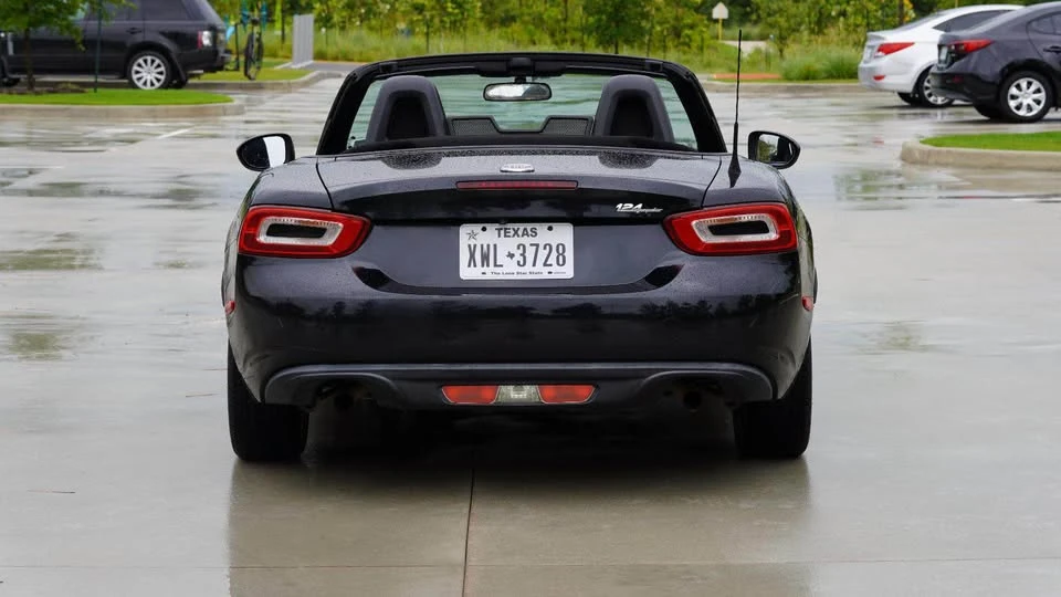 2017 Fiat 124 Spider - Image 2 of 13