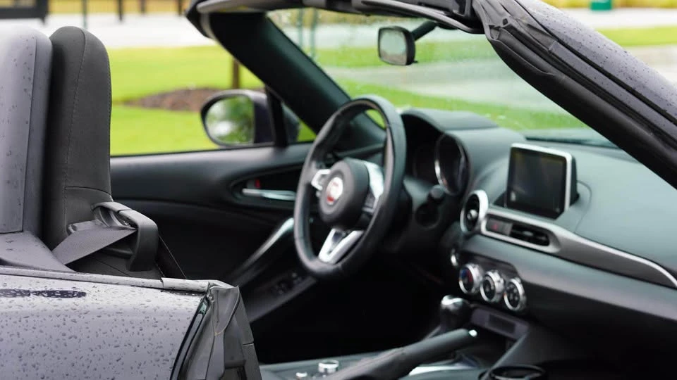 2017 Fiat 124 Spider - Image 12 of 13
