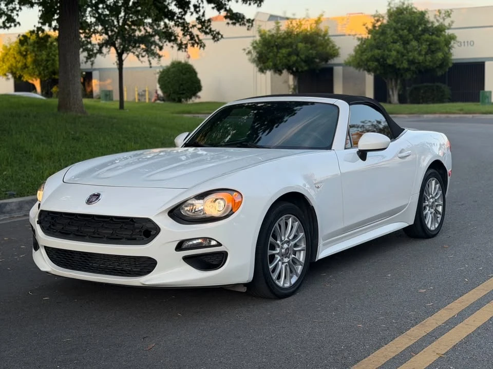 2017 Fiat 124 Spider - Image 18 of 19